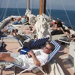 Boat & Breakfast